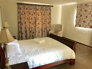 Stuga Comfort - flera sängar - icke-rökare | Mörkläggningsgardiner, gratis wi-fi och sängkläder