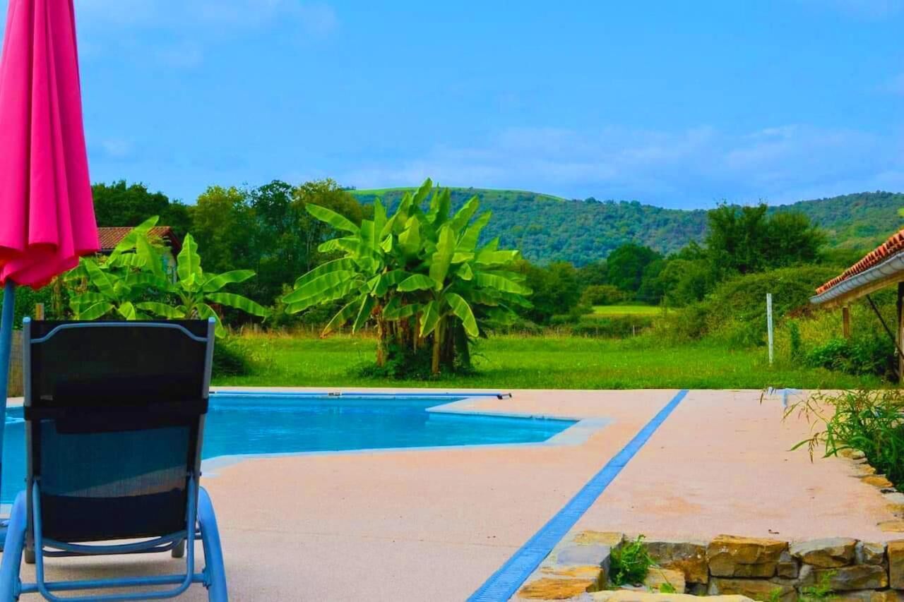 Kolam renang outdoor musiman