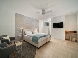 双人房 | 客房内保险箱、婴儿床、折叠床/加床（额外收费）、免费 WiFi