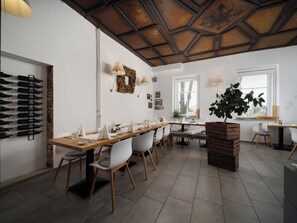 Spécialités Cuisine locale et internationale