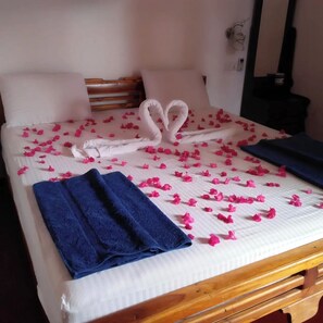 Front of property - SURF AND SAND Hotel - Arugam Bay (Arugam Bay)