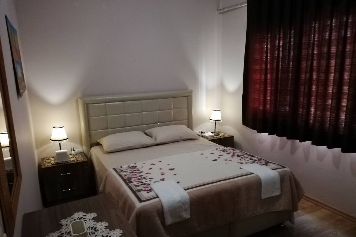 2 bedrooms, blackout curtains, iron/ironing board, free WiFi