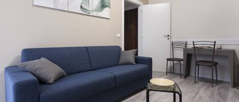 Appartamento (1 Bedroom) | Area soggiorno | TV a schermo piatto