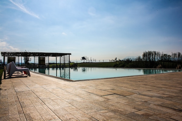 Piscina externa sazonal