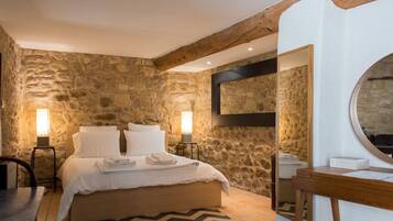 Phòng Suite dành cho gia đình | Bộ đồ giường cao cấp, chăn bông, trang trí khác biệt