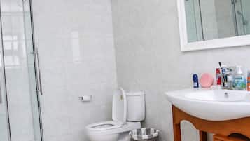 Exclusive Double or Twin Room, 2 Bedrooms | Bathroom | Separate bathtub and shower, deep-soaking bathtub, rainfall showerhead