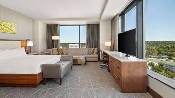 Hypo-allergenic bedding, in-room safe, desk, laptop workspace