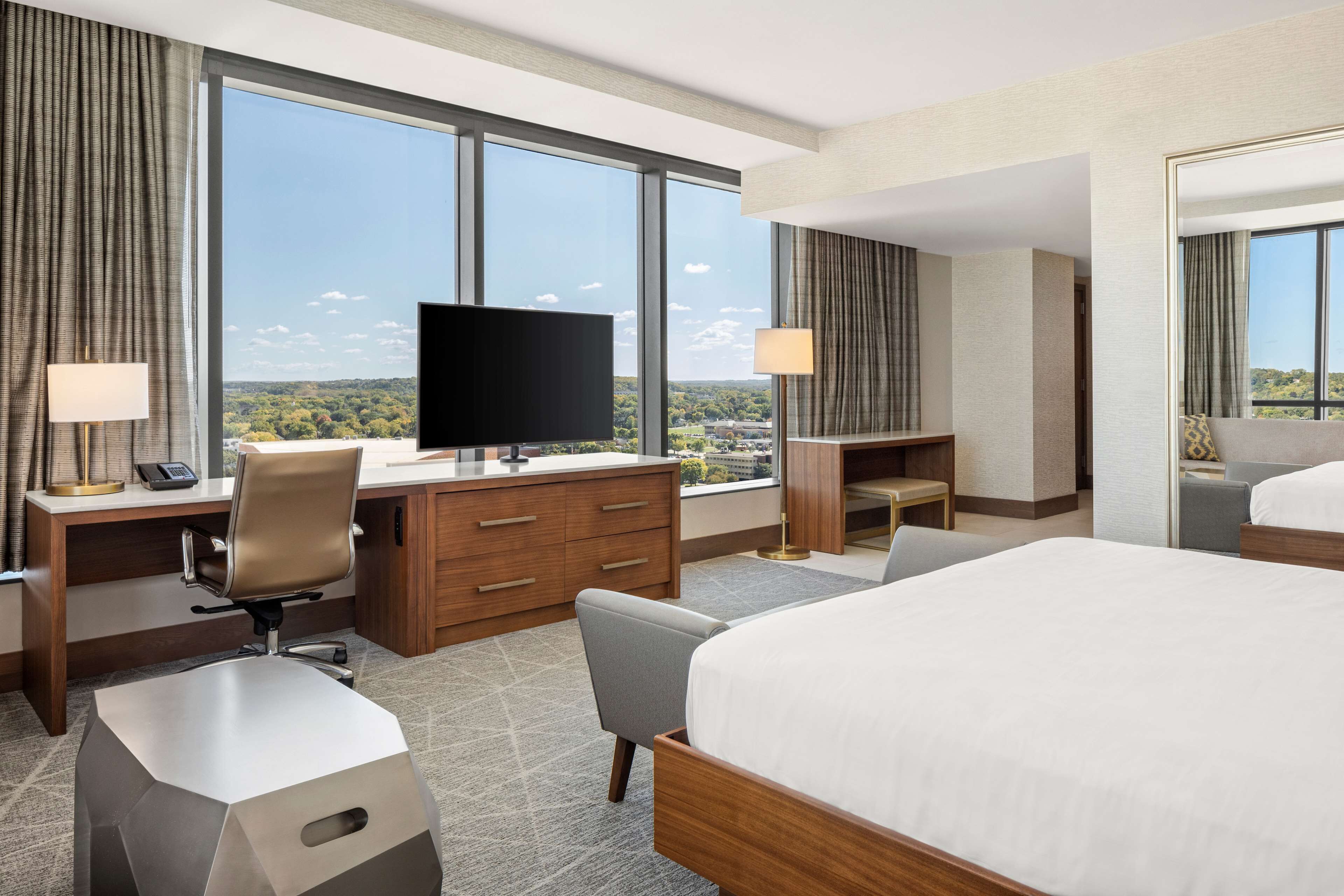 hypo-allergenic bedding, in-room safe, desk, laptop workspace