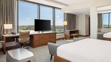 Hypo-allergenic bedding, in-room safe, desk, laptop workspace