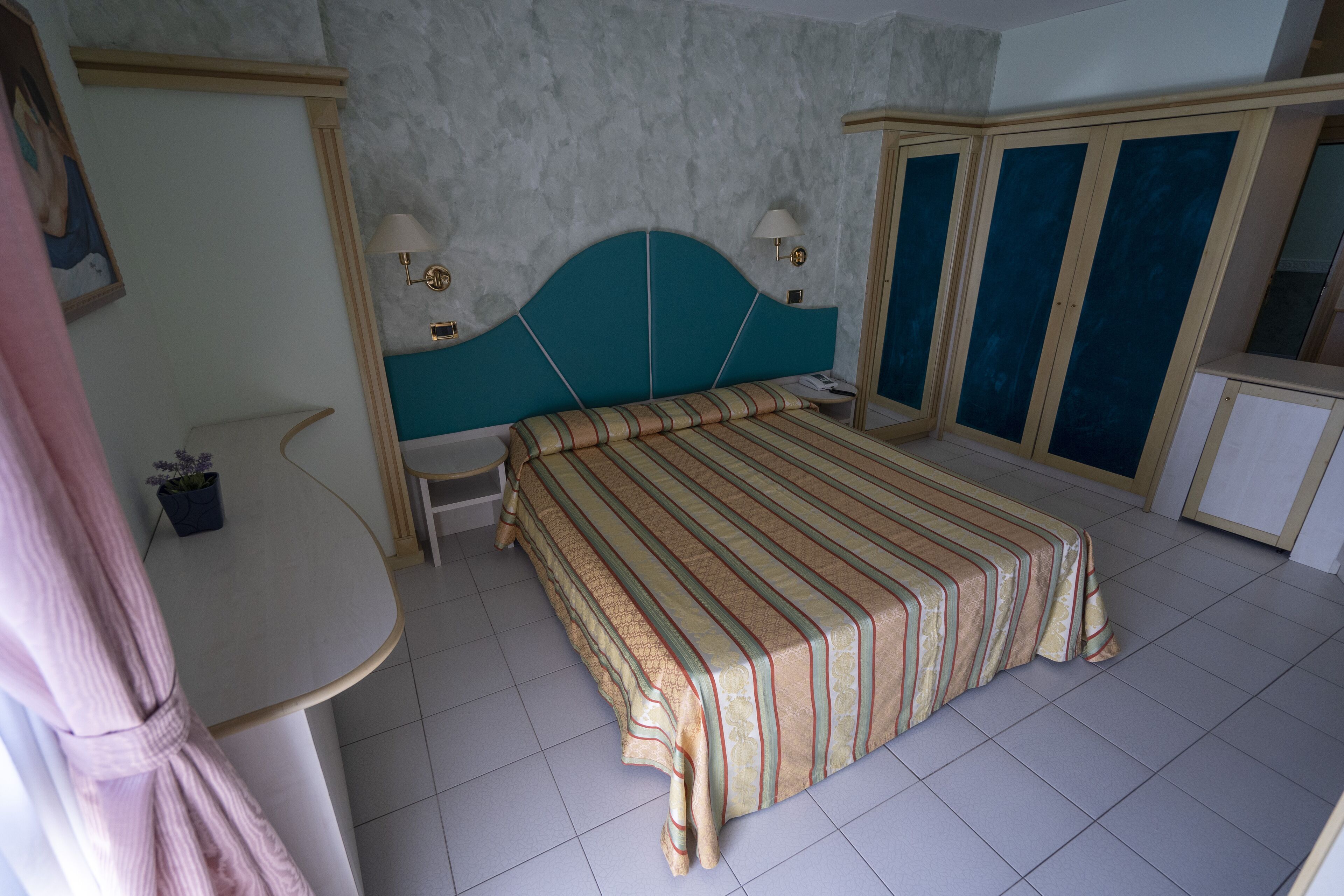 double or twin room | desk, free wifi, bed sheets