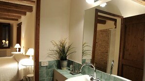 Doppel- oder Zweibettzimmer | Badezimmer