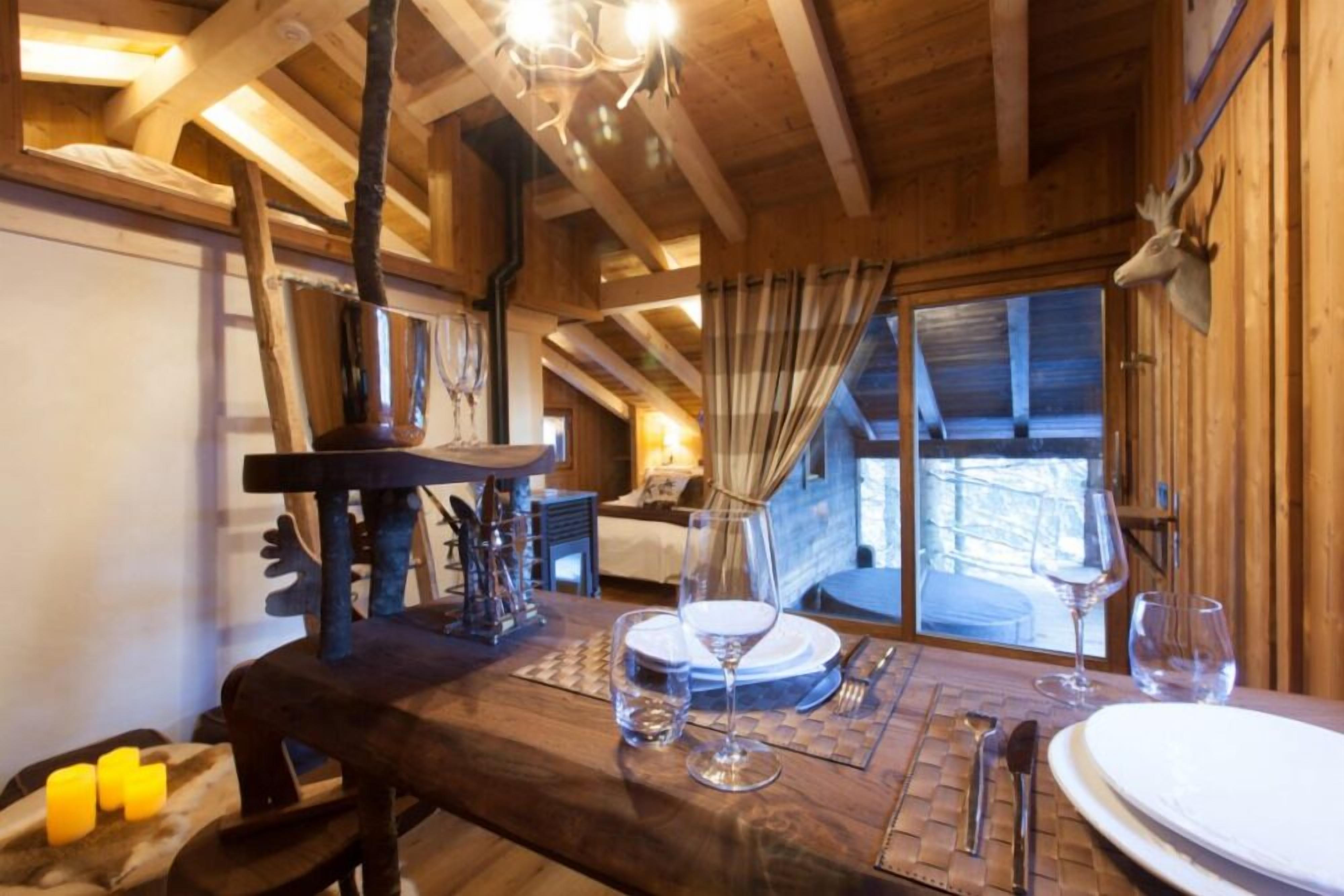 Tree House (Mont-blanc) | In-room dining