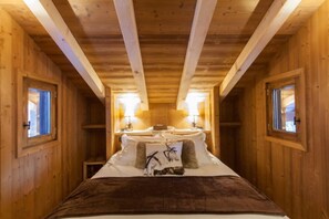 Tree House (Mont-blanc) | Individually decorated, individually furnished, blackout drapes