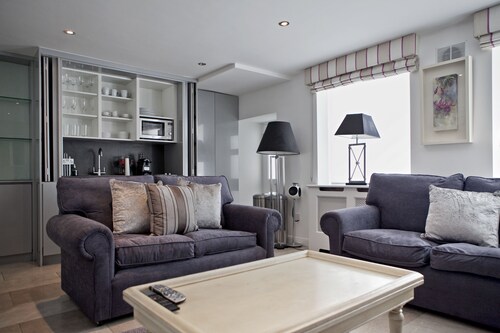 The Colin Farrell suite - hiphipstay