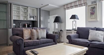 The Colin Farrell suite - hiphipstay