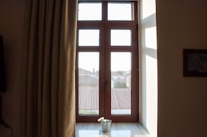 Quarto casal família, várias camas | Vista do quarto