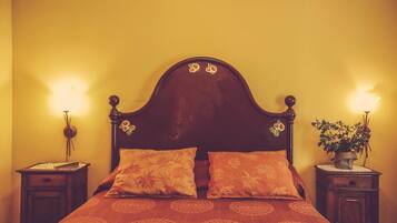 Double Room, Ensuite (Arancio) | Rollaway beds, free WiFi, bed sheets