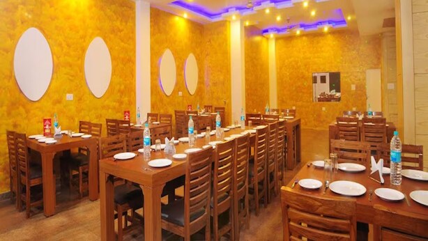 Dining - OYO Rooms Main Bazar Paharganj (New Delhi)