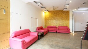 Living area - OYO Rooms Main Bazar Paharganj (New Delhi)