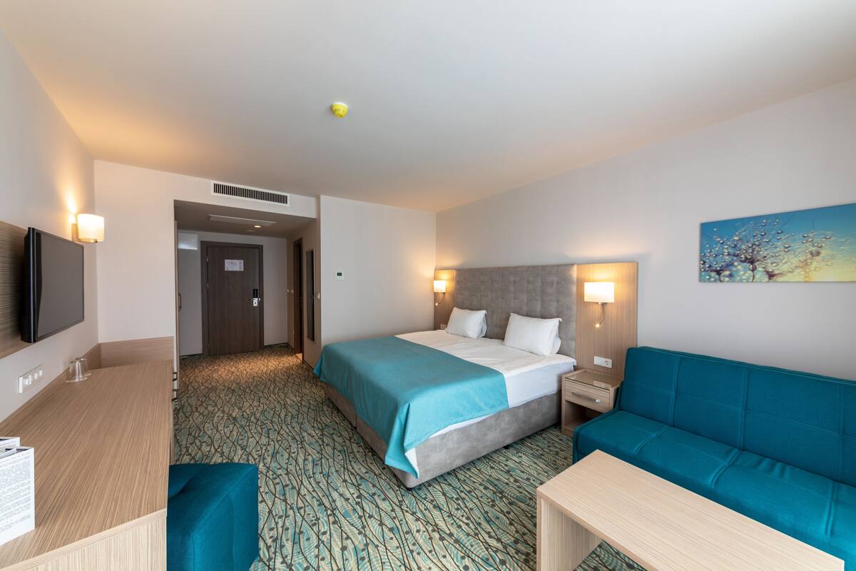Hochwertige Bettwaren, Minibar, Zimmersafe, Schreibtisch