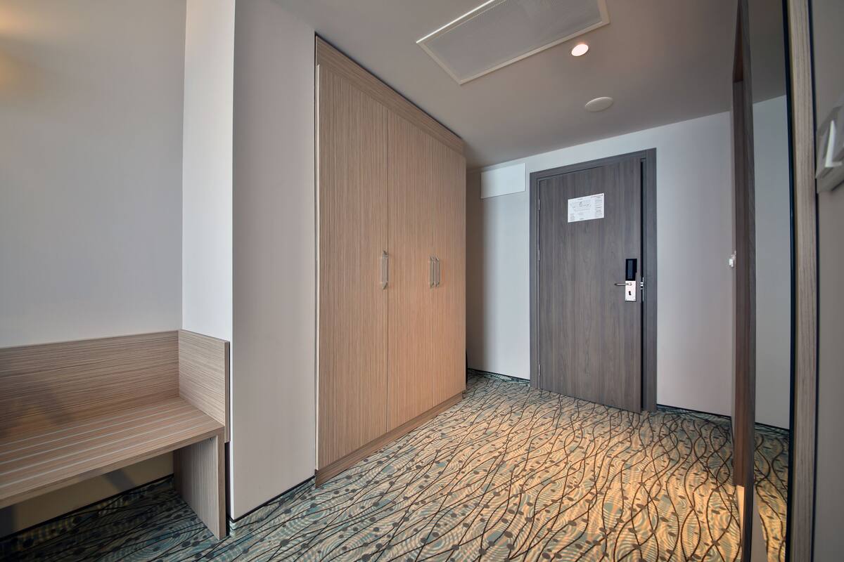 Hochwertige Bettwaren, Minibar, Zimmersafe, Schreibtisch