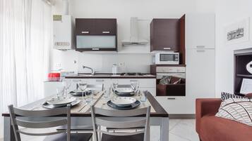 Apartment (1 Bedroom) | Private kitchen | Fridge, microwave, oven, stovetop