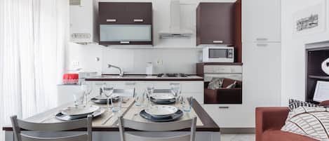 Apartment (1 Bedroom) | Private kitchen | Fridge, microwave, oven, stovetop