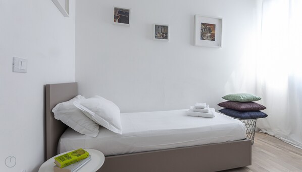 Apartment (1 Bedroom) | Front of property - Italianway   - Volta 21 (Milan)