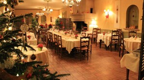 Lunch and dinner served - Hôtel Restaurant Le Manoir (Mornas)