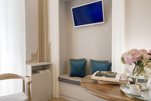 Superior Double Room, Non Smoking, Balcony | 7 bedrooms, down duvets, in-room safe, iron/ironing board - Boutique Hotel Atelier '800 (Rome)