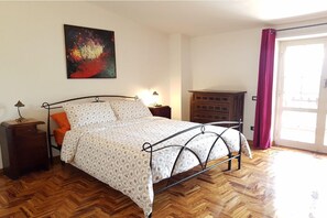 Cortinas blackout, camas plegables/adicionales y wifi gratis 