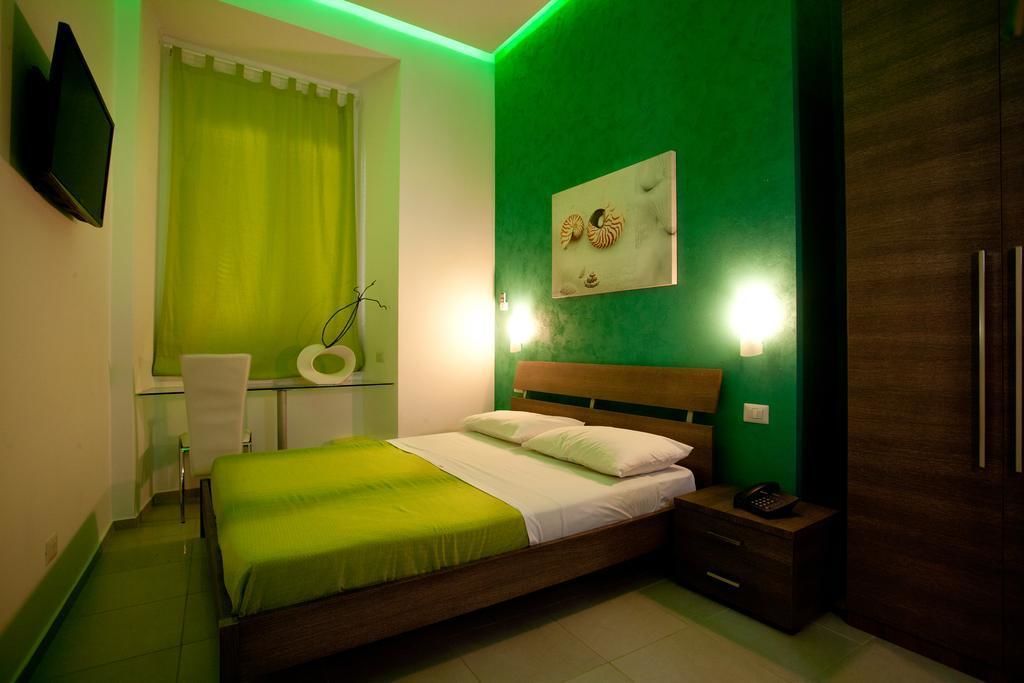 standard double room | soundproofing, free cots/infant beds, free wifi, bed sheets