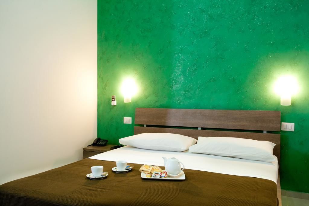 standard double room | soundproofing, free cots/infant beds, free wifi, bed sheets