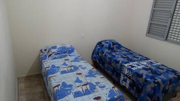 Quarto, 2 camas de solteiro, para não fumantes | Quartos à prova de som, Wi-Fi de cortesia