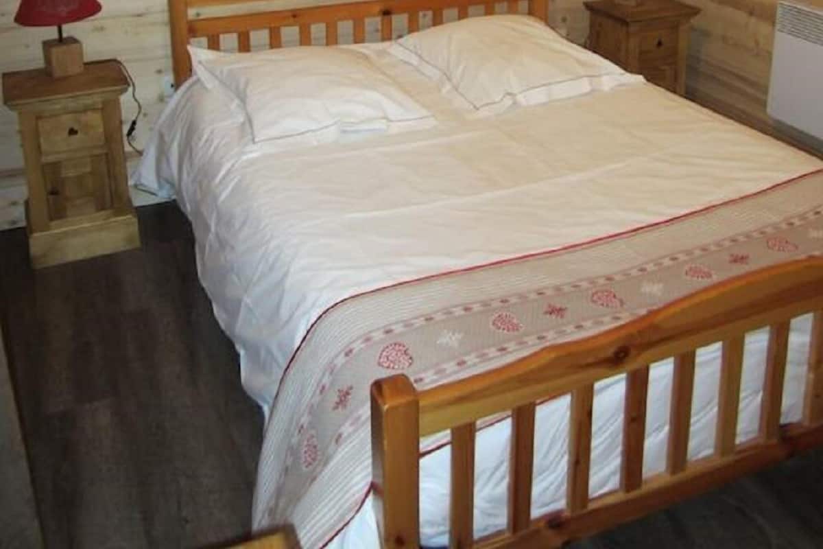 Habitación doble Confort | Cortinas blackout, wifi gratis y ropa de cama