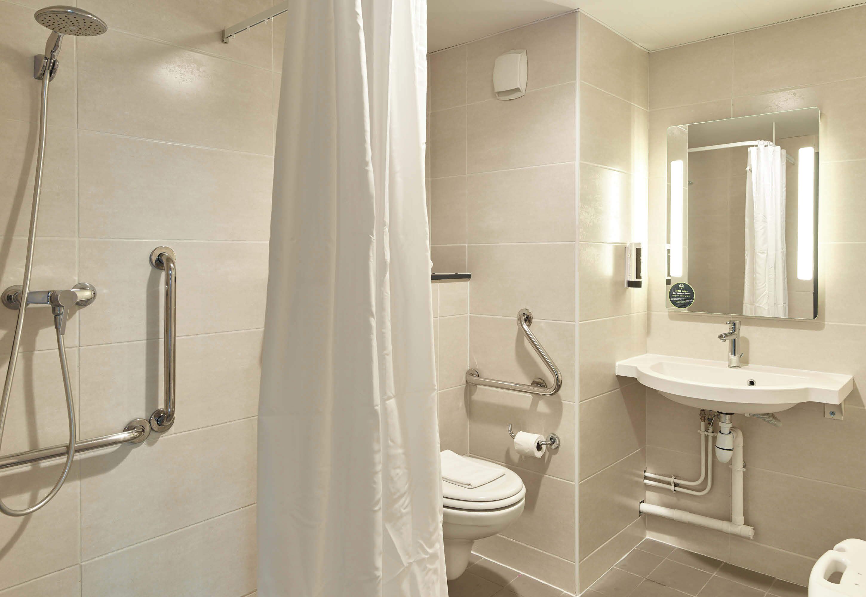 double room, accessible, non smoking | bathroom | shower, hair dryer, towels