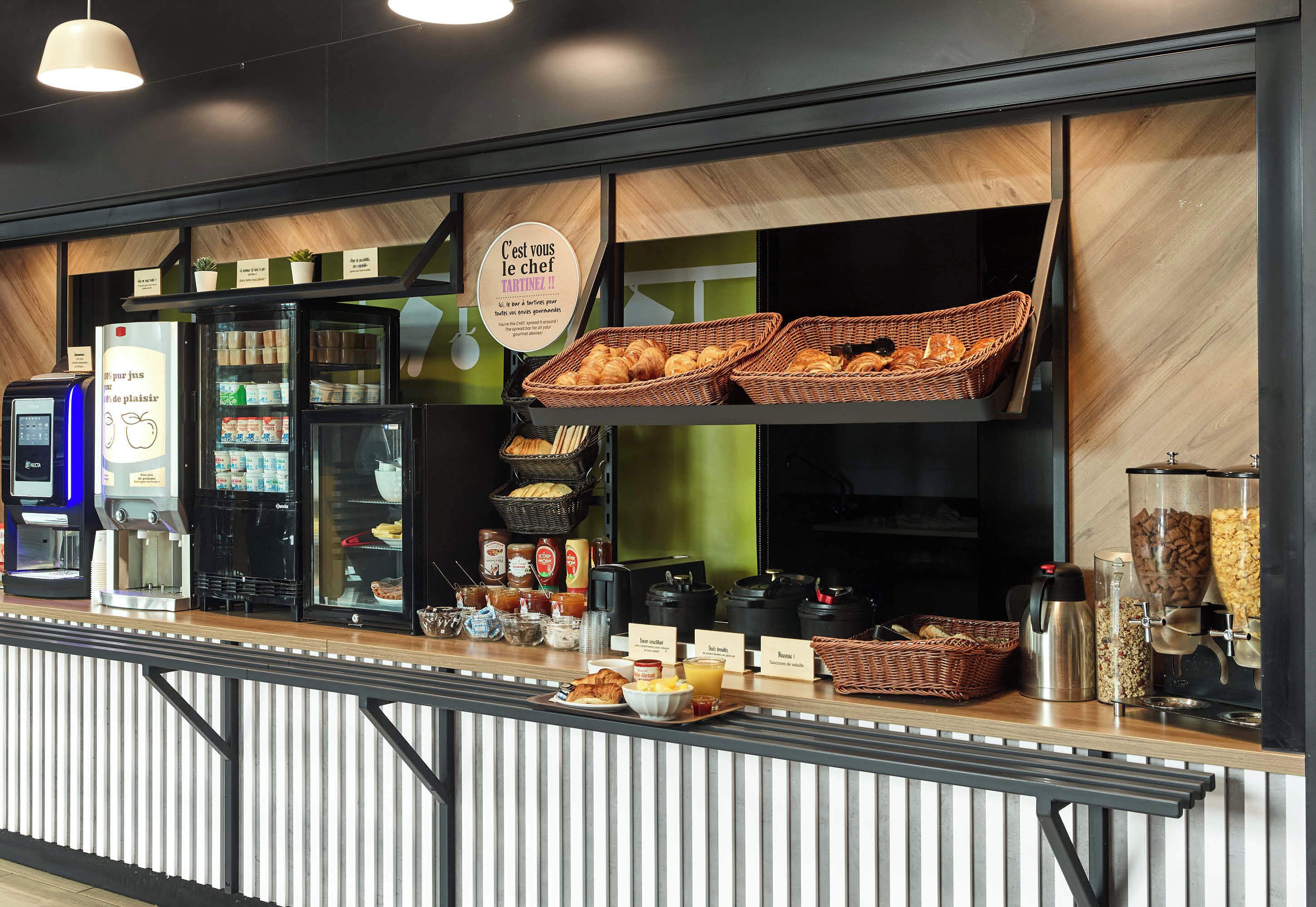 daily buffet breakfast for a fee