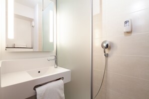Ducha, secador de pelo, toallas