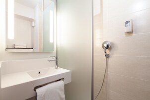 Ducha, secador de pelo, toallas