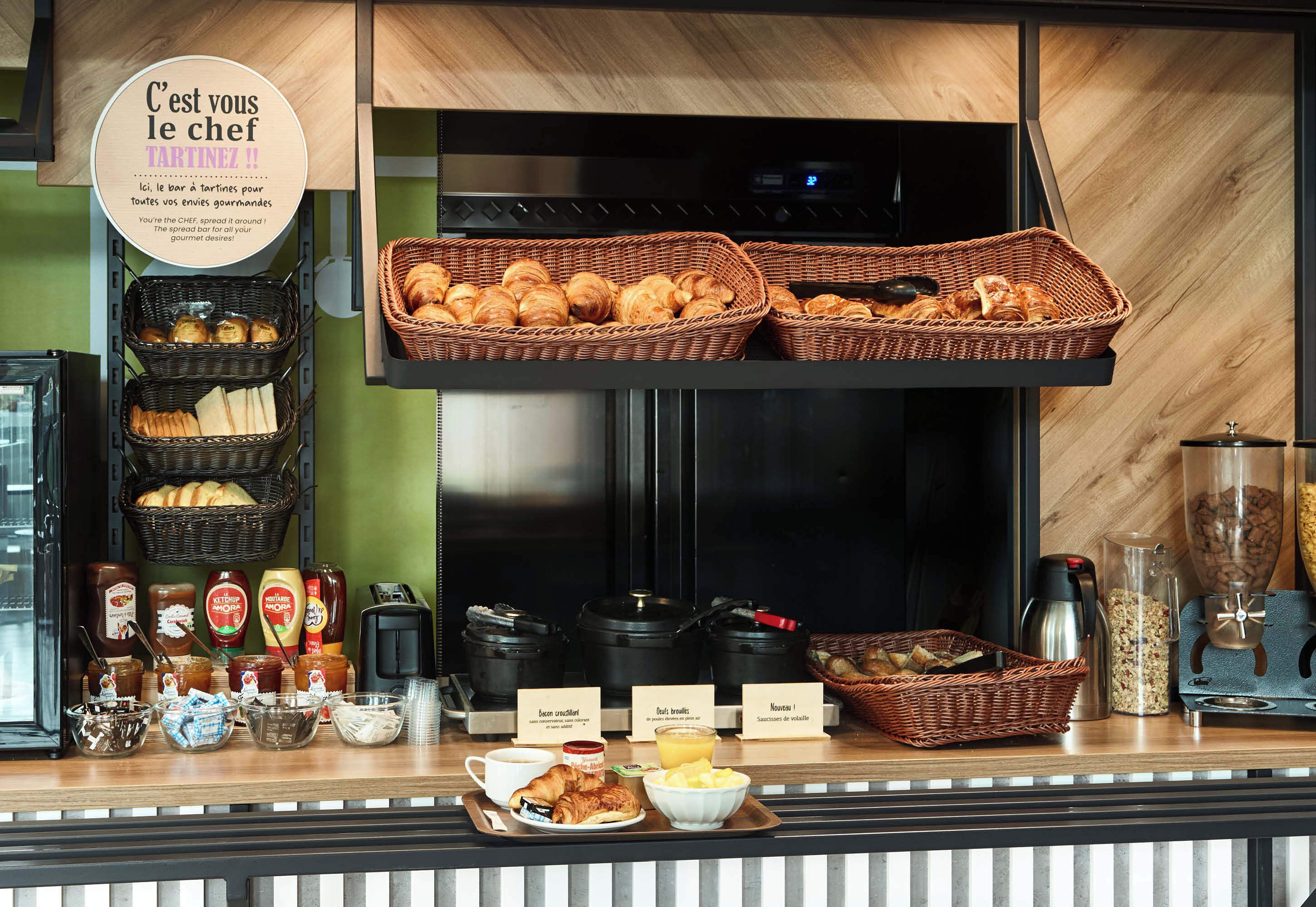 daily buffet breakfast for a fee