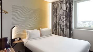 Chambre Double Supérieure | Literie de qualité supérieure, bureau, rideaux occultants