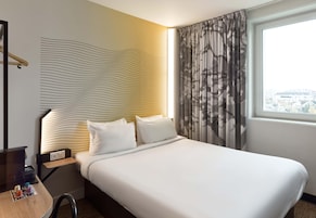 Ropa de cama de alta calidad, escritorio y cortinas blackout 