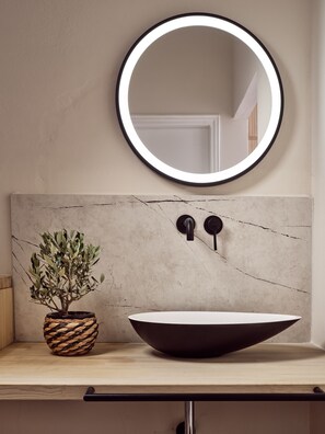 淋浴设施、免费洗浴用品、吹风机、毛巾