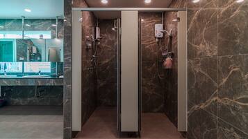 Shower, free toiletries, towels