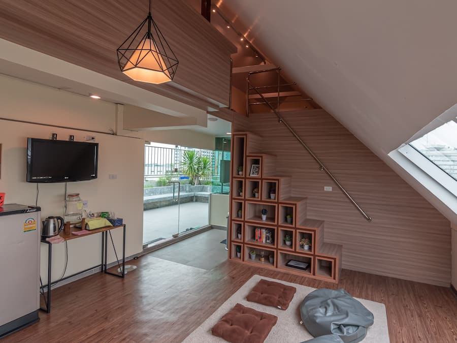 28–tuumainen televisio, jossa satelliittikanavat