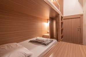 2-Beds Private Dormitory | Χώρος εργασίας για λάπτοπ, δωρεάν Wi-Fi 