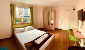 Laptop workspace, free WiFi - The Victory View - Hostel - Adults only (Bangkok)