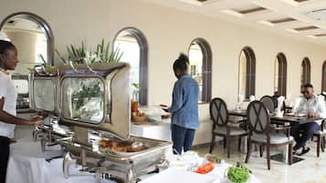 Se sirven desayunos, comidas y cenas