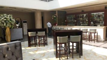 Bar (trong khuôn viên)