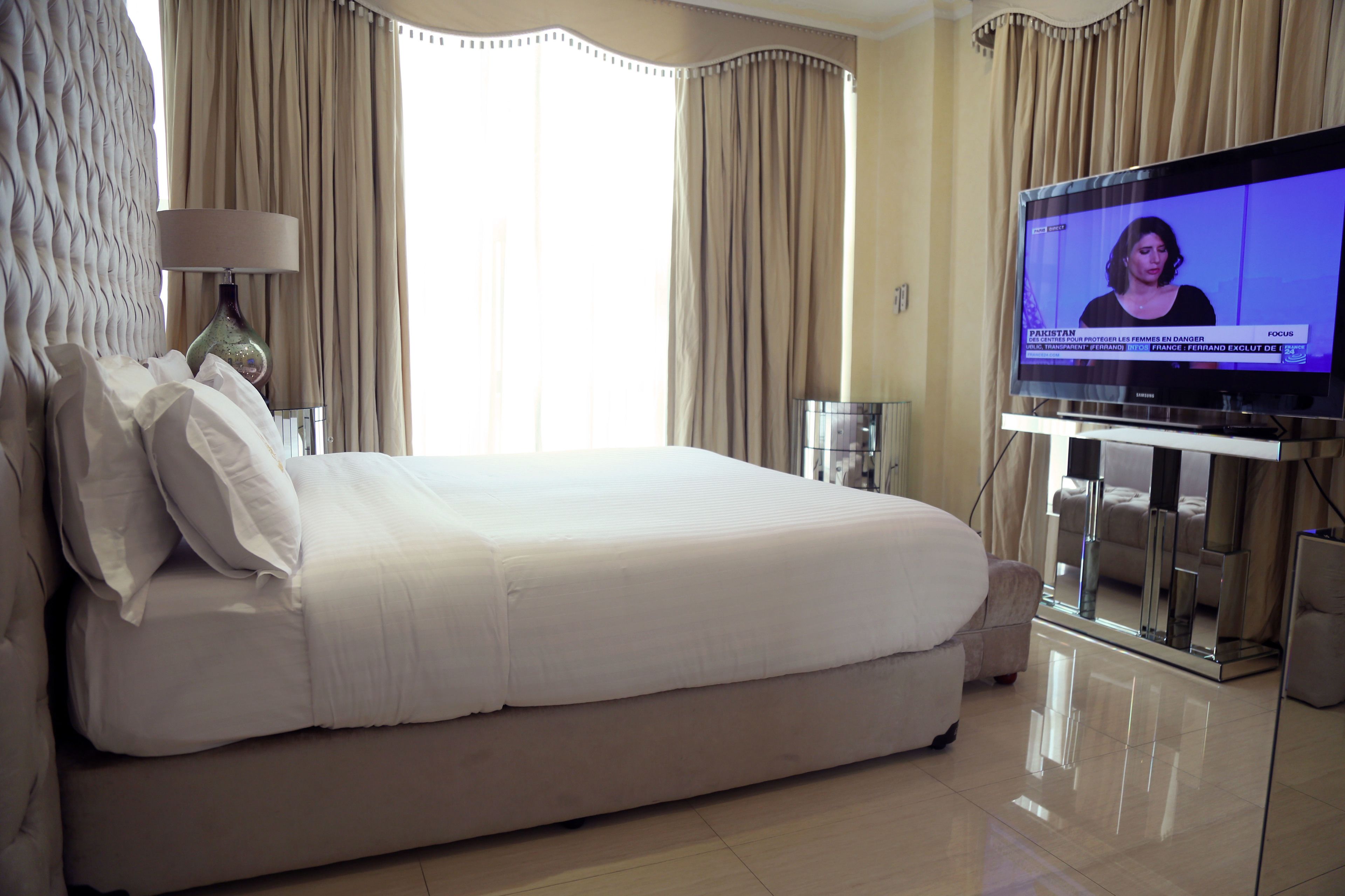 suite | in-room safe, blackout curtains, free wifi, bed sheets